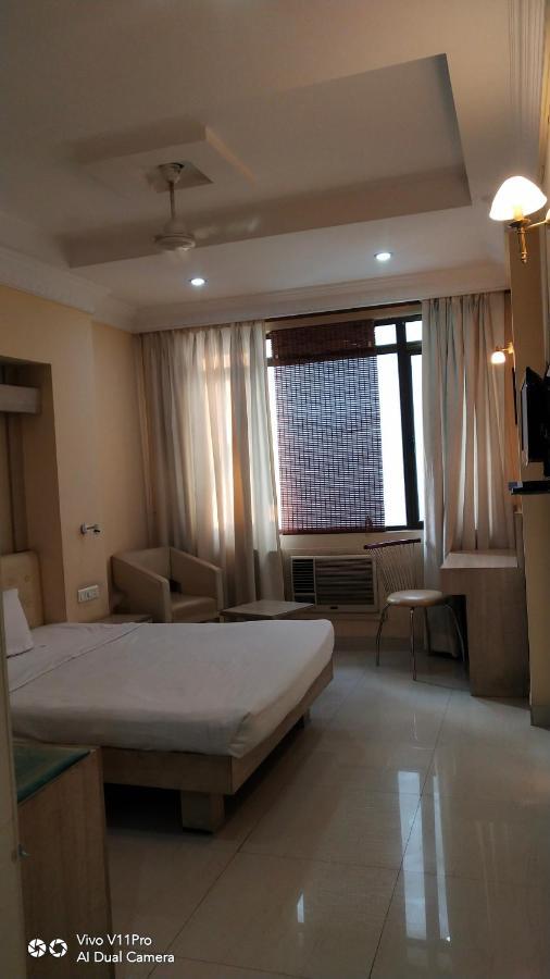 Rass Hotel Kanpur Ngoại thất bức ảnh