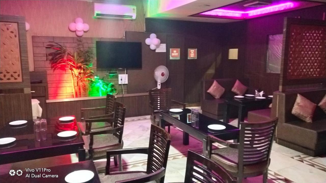 Rass Hotel Kanpur Ngoại thất bức ảnh