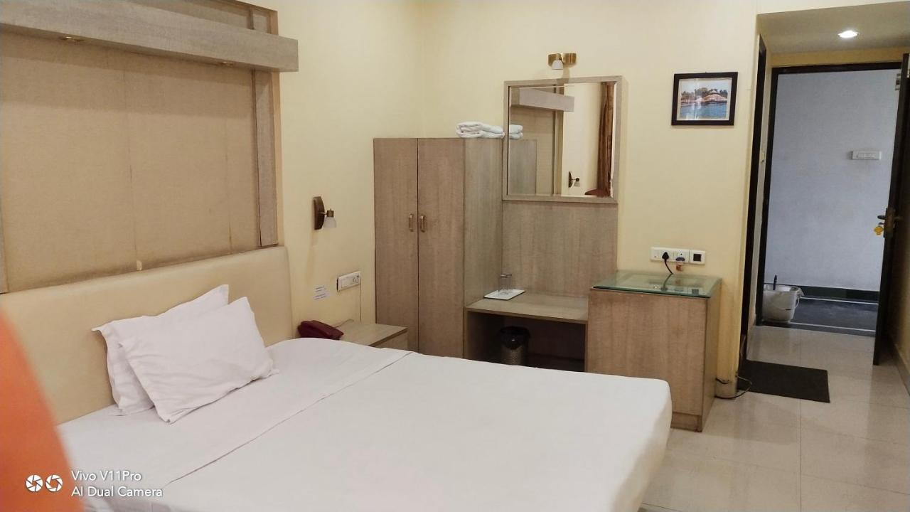 Rass Hotel Kanpur Ngoại thất bức ảnh