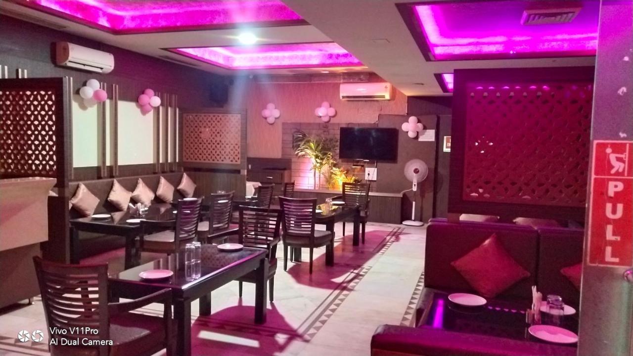 Rass Hotel Kanpur Ngoại thất bức ảnh