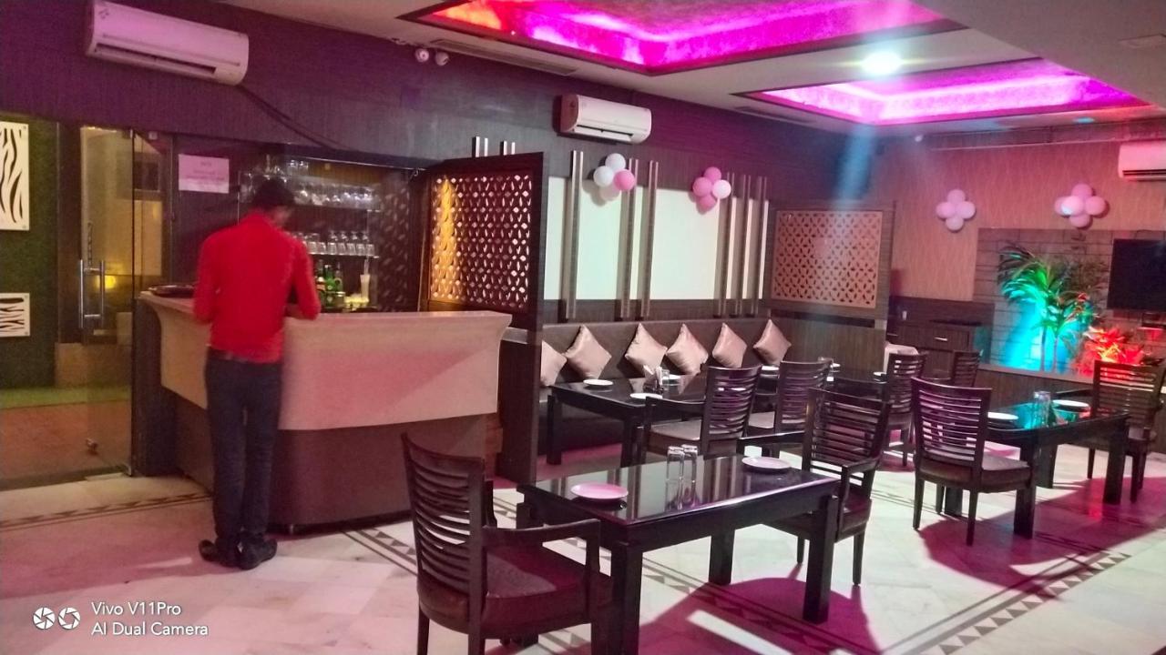 Rass Hotel Kanpur Ngoại thất bức ảnh