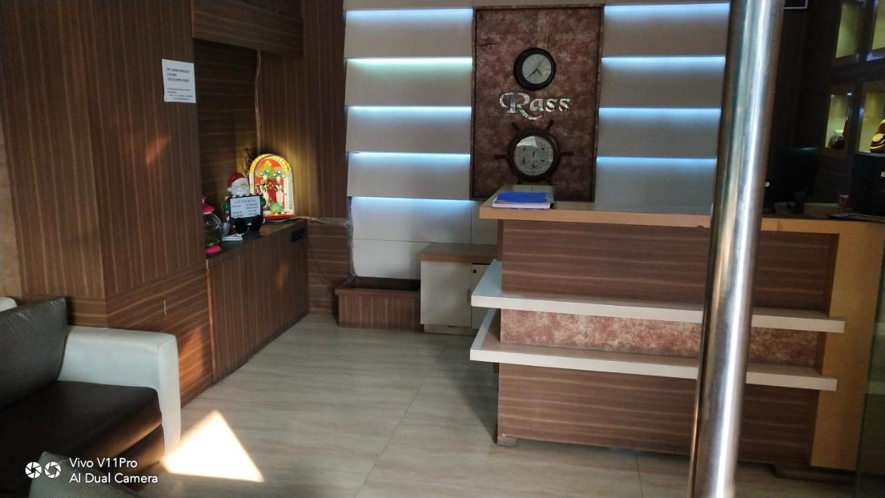 Rass Hotel Kanpur Ngoại thất bức ảnh